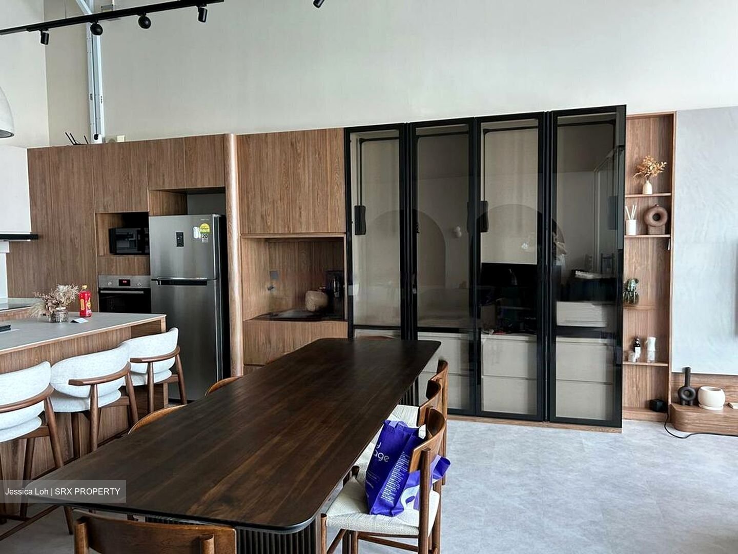 Arc 380 (D8), Office #457390321
